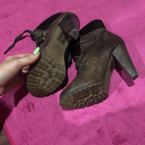 Forever 21 lace up heeled boots - Picture 4 of 4